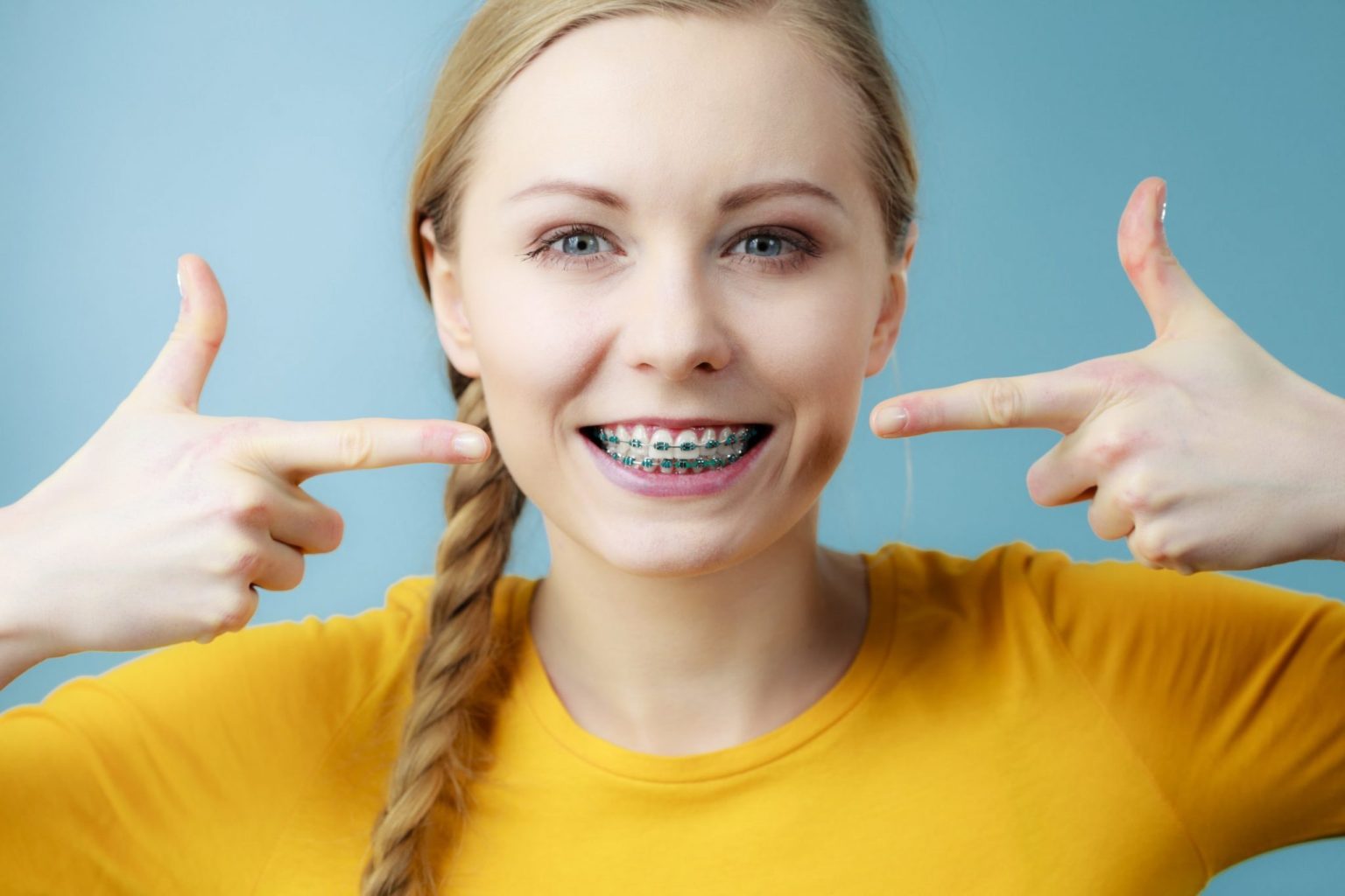 orthodontist-in-miami-dark-blue-braces